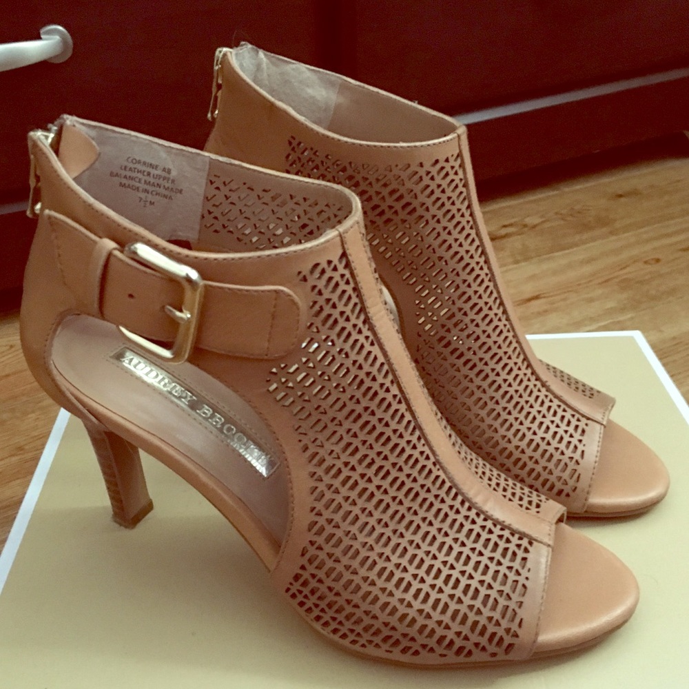 Audrey Brooke Peep-toe heels